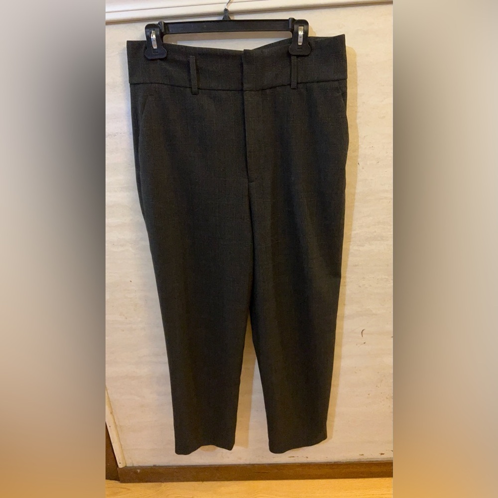 ZARA WOMAN COLLECTION
Straight-leg pants made of wool yarn High-Rise, Belt Loops